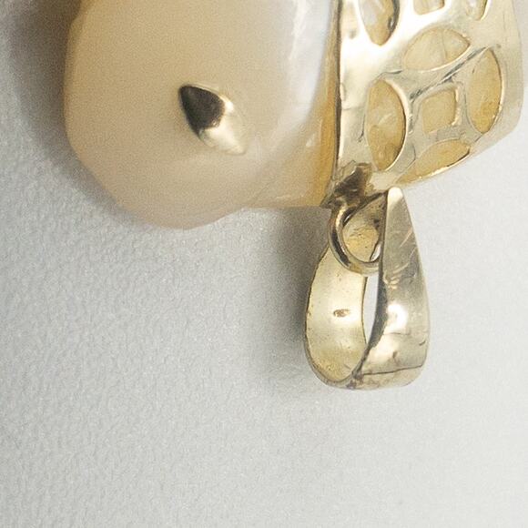 10K Yellow Gold Mother of Pearl Elephant Pendant - Picture 8 of 12